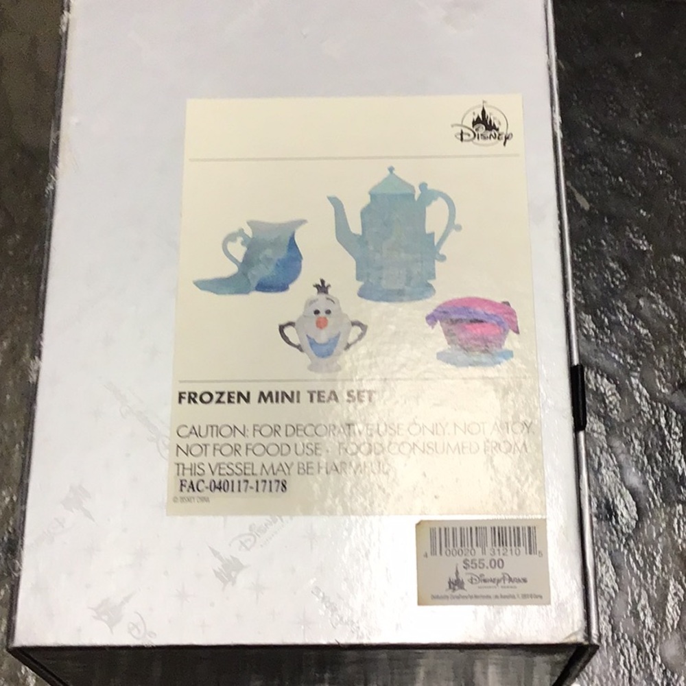 Disney park olaf mini tea set